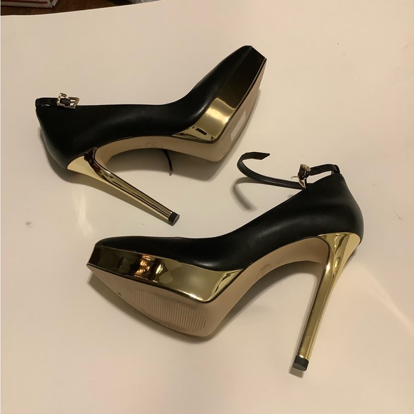 Try on Michael Kors Xenia Ankle Strap size 6 - Picture 4 of 10